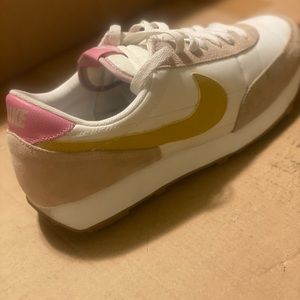 Retro Nike Daybreak Women’s 8.5 Fossil Stone White Yellow CK2351 200